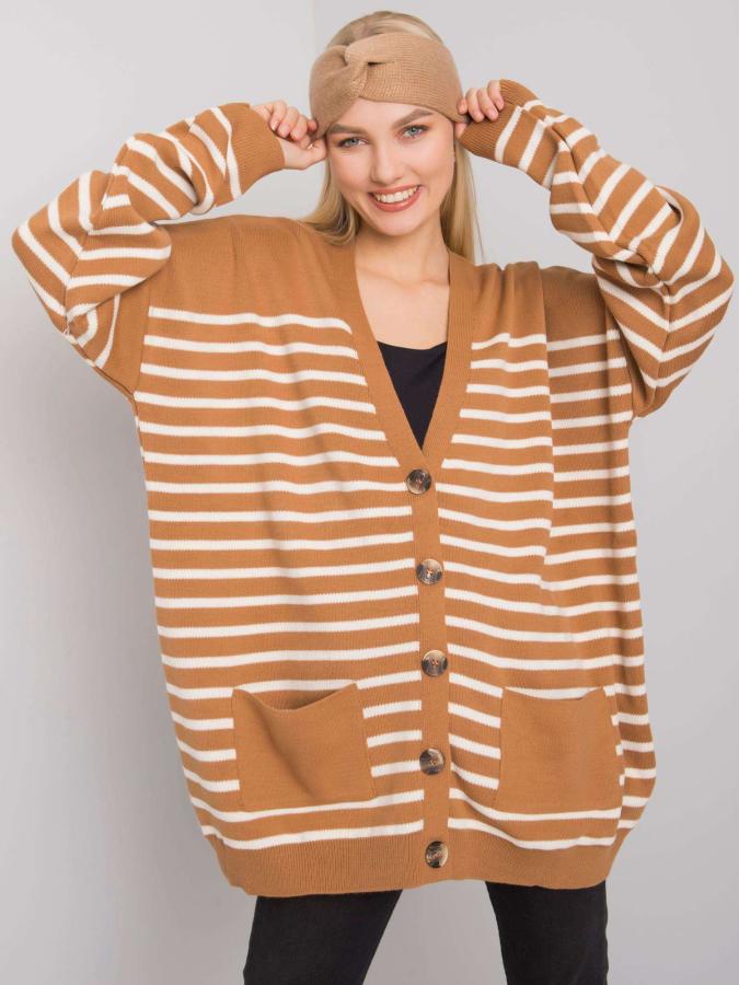 Pruhovaný sveter s vreckami vo farbe ťavy