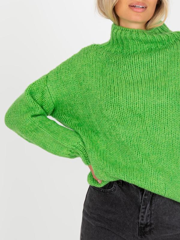 Svetlo zelený ženský sveter s rolákom