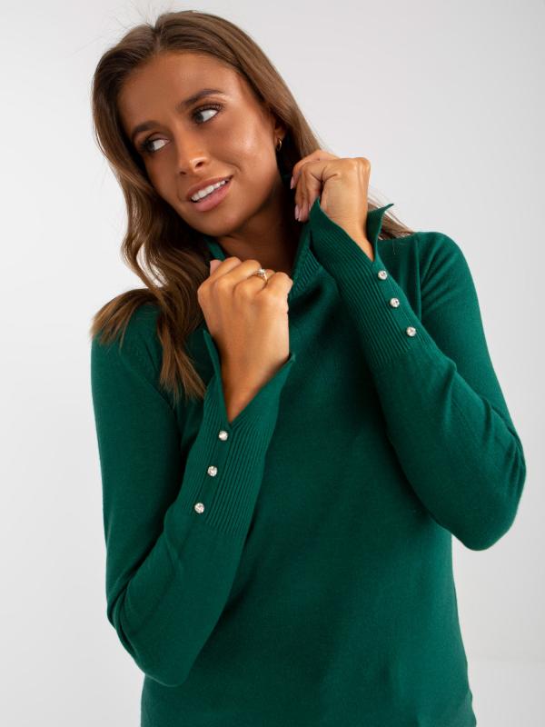 Mäkký rolákový sveter s gombíkmi na rukávoch tmavo zelený