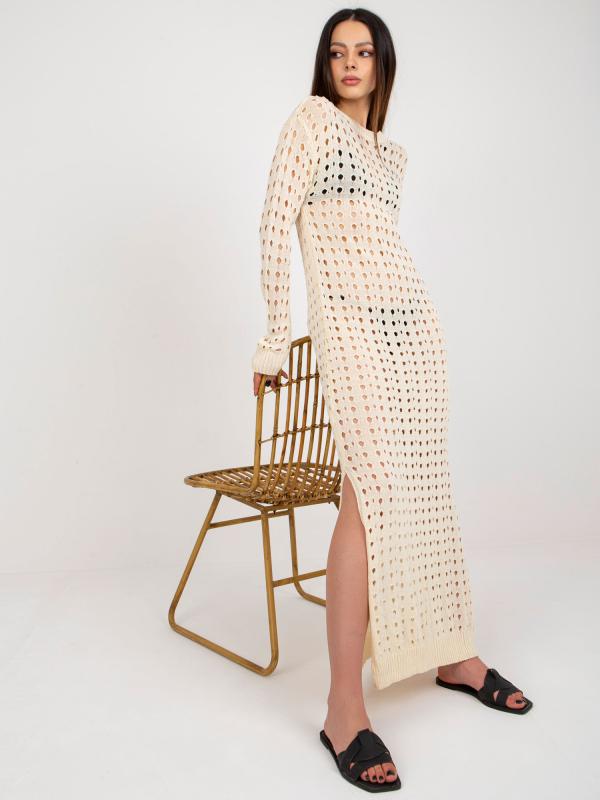 Svetlo béžové maxi úpletové šaty s azúrovým vzorom