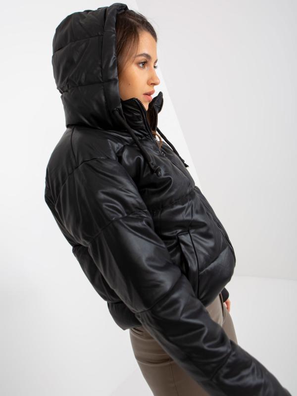 Čierna páperová bunda z ekokože s kapucňou