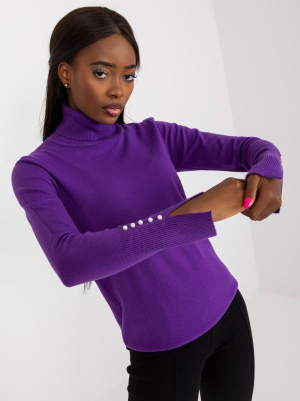 Rolákový sveter s korálkami na rukávoch tmavo fialový