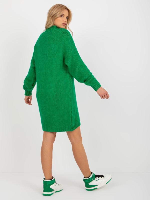 Voľné pletené šaty s vysokým golierom zelené
