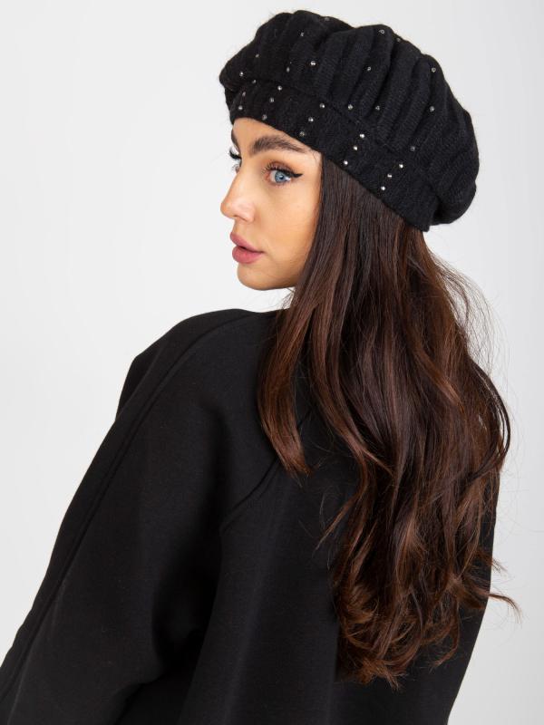 Čierna dámska zimná baretka s kamienkami