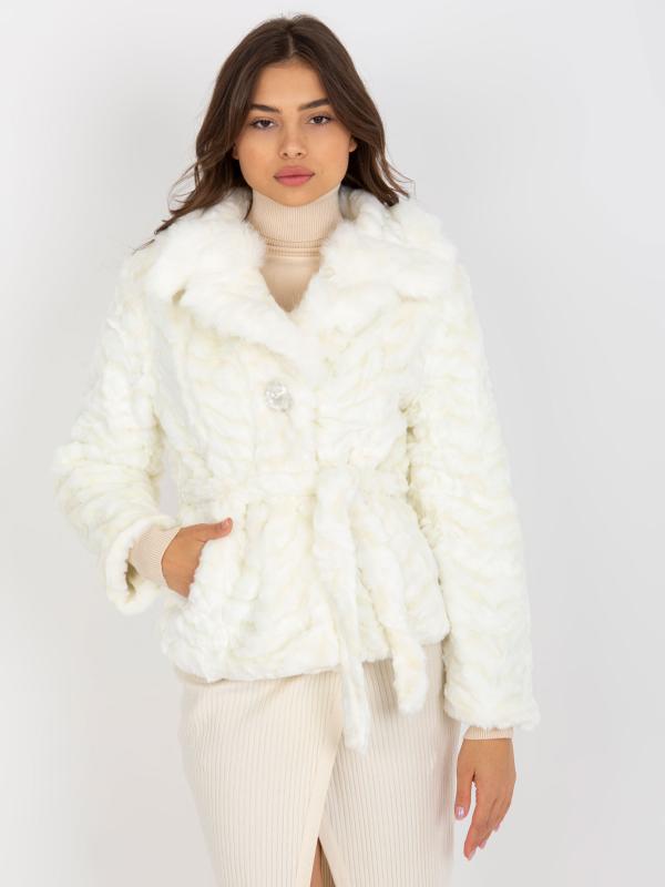 Biela kožušinová zimná bunda so zaväzovacím opaskom