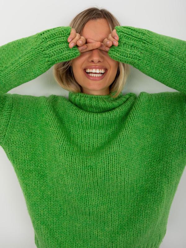 Svetlo zelený ženský sveter s rolákom