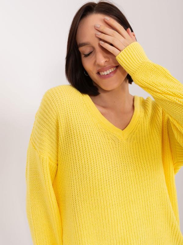 Žltý oversize sveter