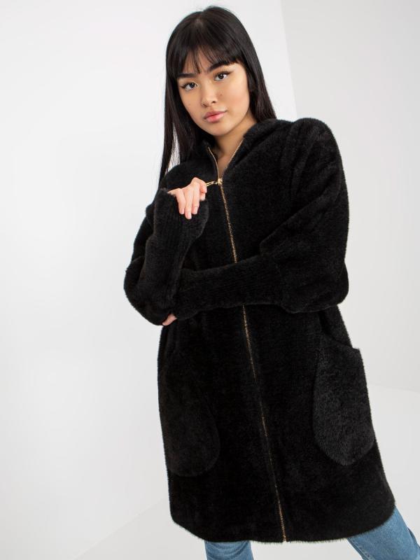 Čierny dámsky kabát z alpaky s kapucňou
