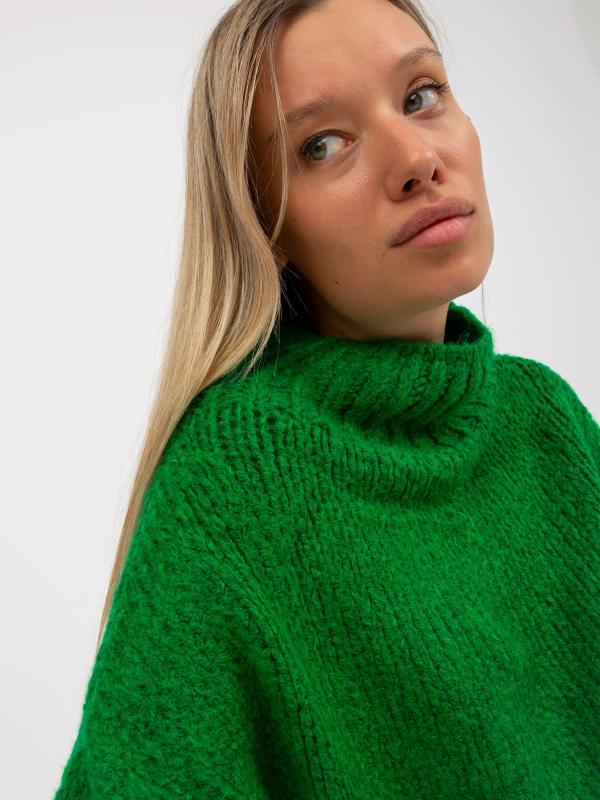 Zelený ženský sveter s rolákom